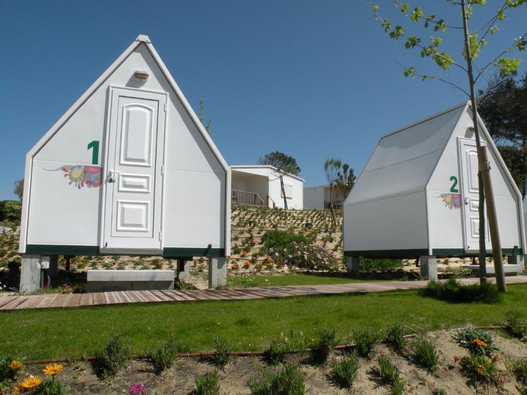 Hotel Parque De Campismo Da Praia De Pedrogao Coimbrão Esterno foto